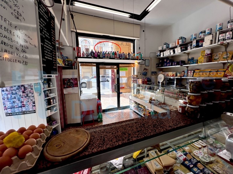 Immobile commerciale in Affitto a Bologna, zona Centro Storico, 1'500€, 30 m²