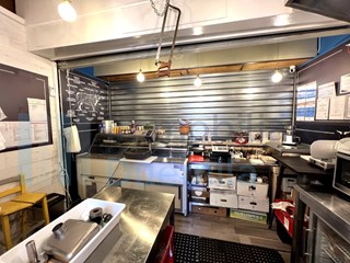 Attività commerciale in Vendita a Bologna, 60'000€, 16 m²