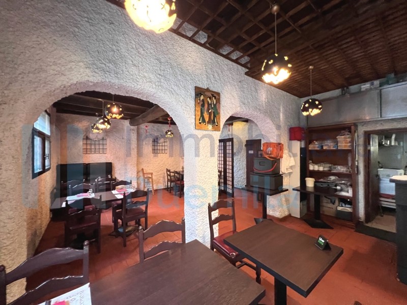 Immobile commerciale in Vendita a Bologna, zona Borgo Panigale, 210'000€, 211 m²