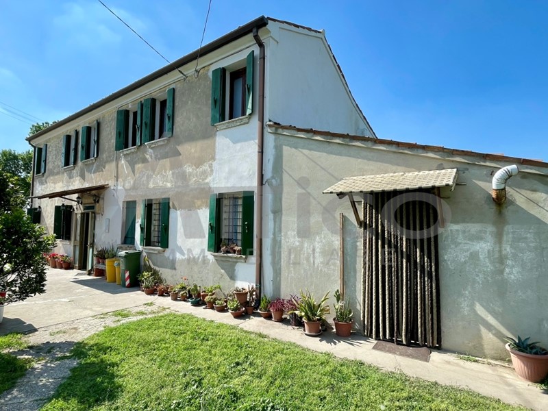 Casa Indipendente in Vendita a Ceregnano, 85'000€, 225 m², con Box