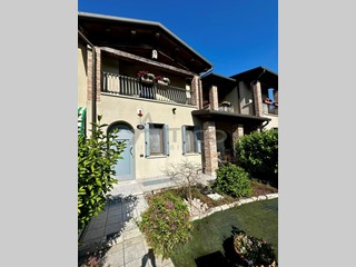 Casa Semi Indipendente in Vendita a Rovigo, zona San Pio XÂ°, 299'000€, 155 m², arredato, con Box