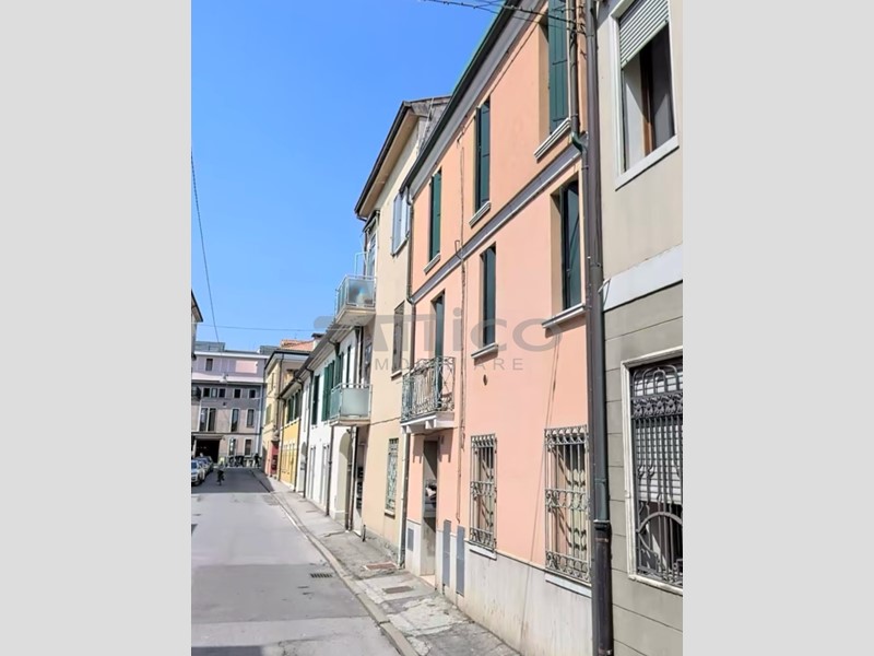 Trilocale in Vendita a Rovigo, zona CittÃ, 95'000€, 60 m², arredato