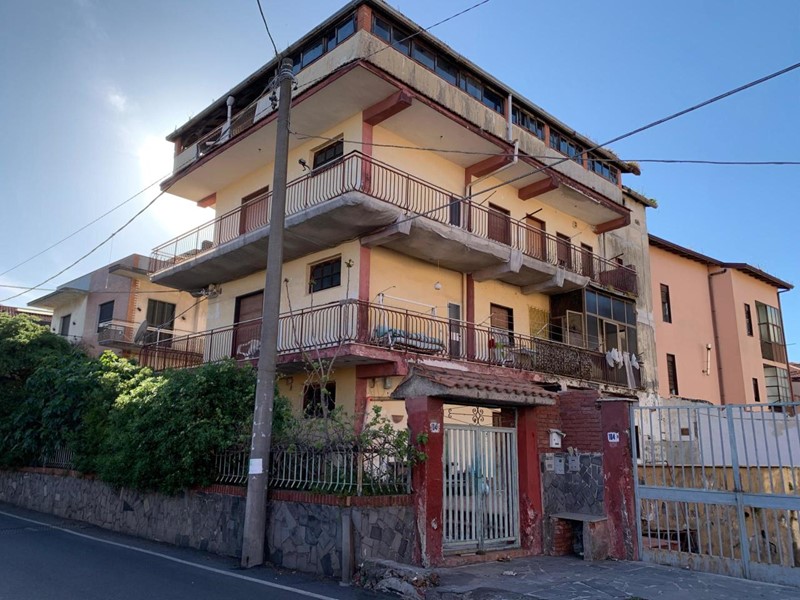 Casa Indipendente in Vendita a Mascalucia, 460'000€, 400 m², con Box