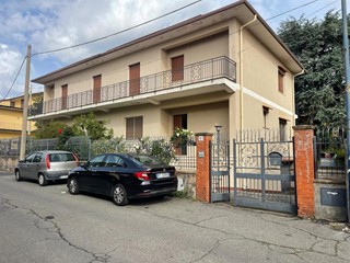 Villa in Vendita a Pedara, 590'000€, 300 m², con Box