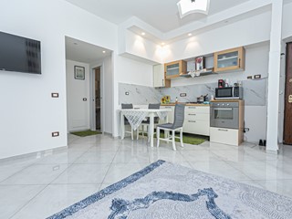 Appartamento in Vendita a Genova, zona Lagaccio, 107'000€, 94 m²