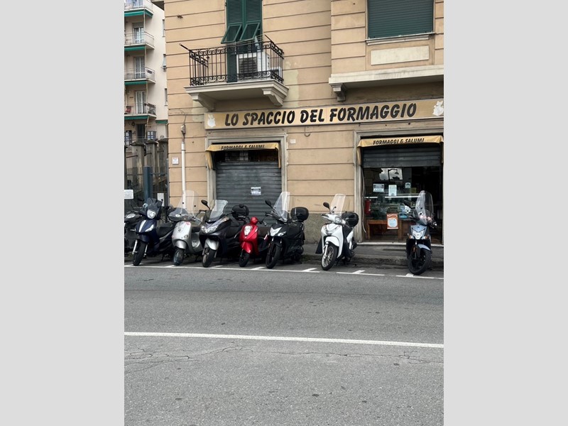 Immobile commerciale in Vendita a Genova, zona San Teodoro, 40'000€, 50 m²