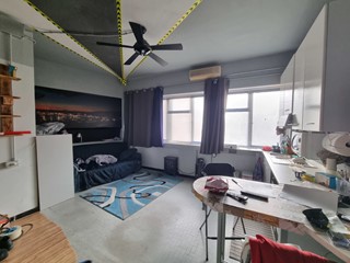 Magazzino in Vendita a Genova, zona Marassi, 99'000€, 210 m²