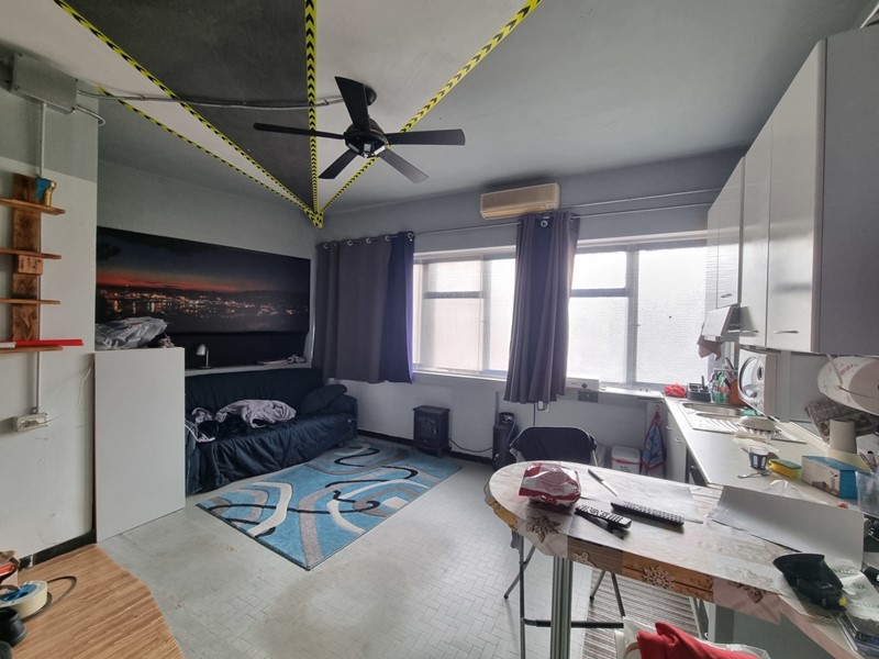 Magazzino in Vendita a Genova, zona Marassi, 99'000€, 210 m²