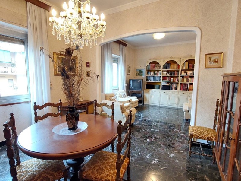Quadrilocale in Vendita a Genova, zona Sturla, 279'000€, 146 m²