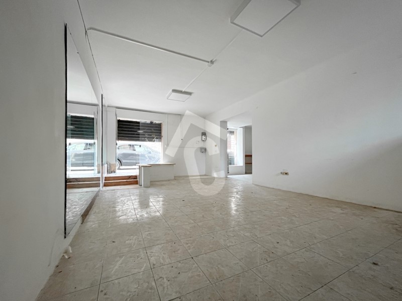 Immobile commerciale in Vendita a Jesi, zona ZONA 1B, 49'000€, 60 m²
