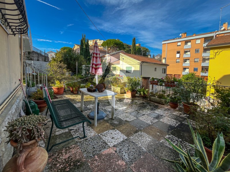 Casa Indipendente in Vendita a Jesi, zona ZONA 5B, 185'000€, 150 m²