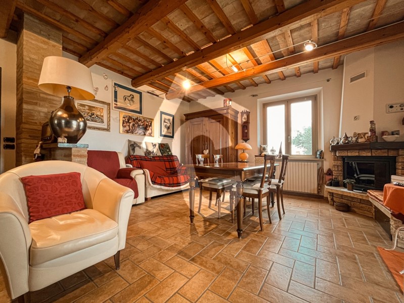 Casa Indipendente in Vendita a Jesi, zona ZONA 7, 495'000€, 651 m²