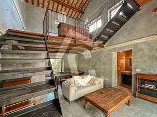 Casa Indipendente in Vendita a Jesi, zona ZONA 7, 795 m²