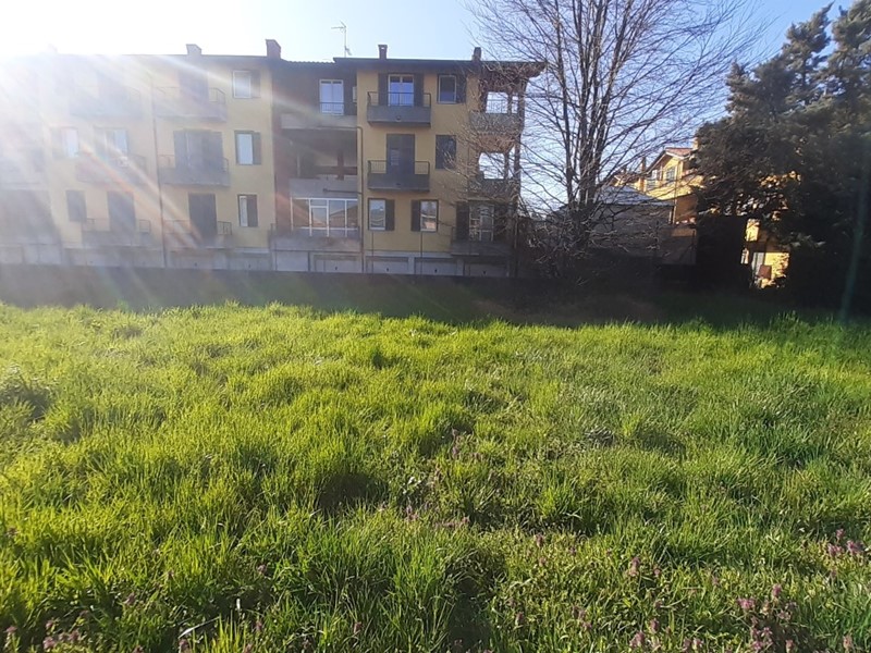 Terreno industriale in Vendita a Somma Lombardo, 165'000€, 1900 m²