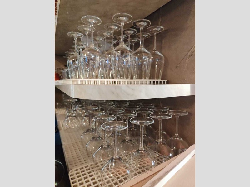 Attività commerciale in Vendita a Somma Lombardo, 300'000€, 220 m², arredato