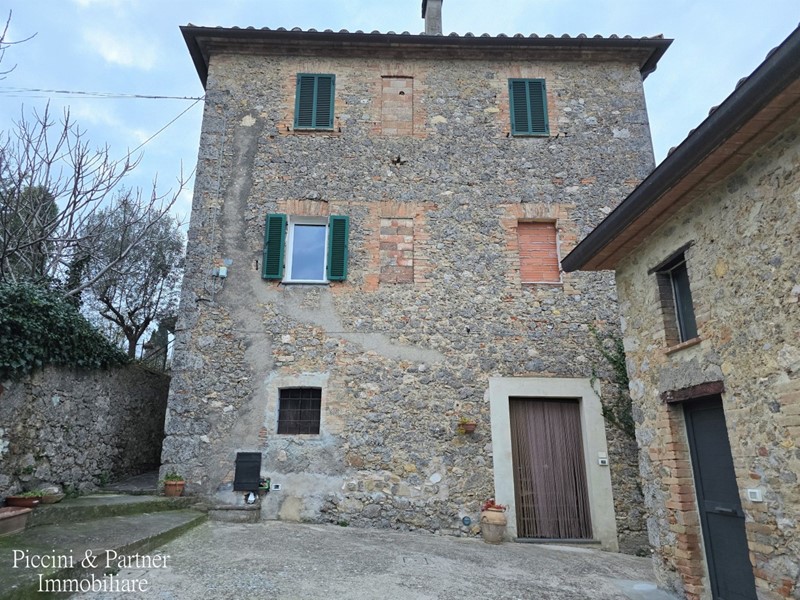 Casa Semi Indipendente in Vendita a Corciano, zona Capocavallo, 93'000€, 72 m²
