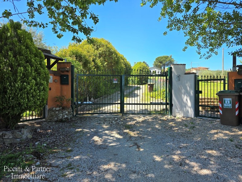 Casa Indipendente in Vendita a Marsciano, zona Castiglione Della Valle, 250'000€, 222 m²