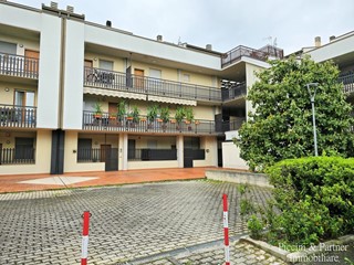 Appartamento in Vendita a Perugia, zona Strozzacapponi, 130'000€, 113 m², con Box