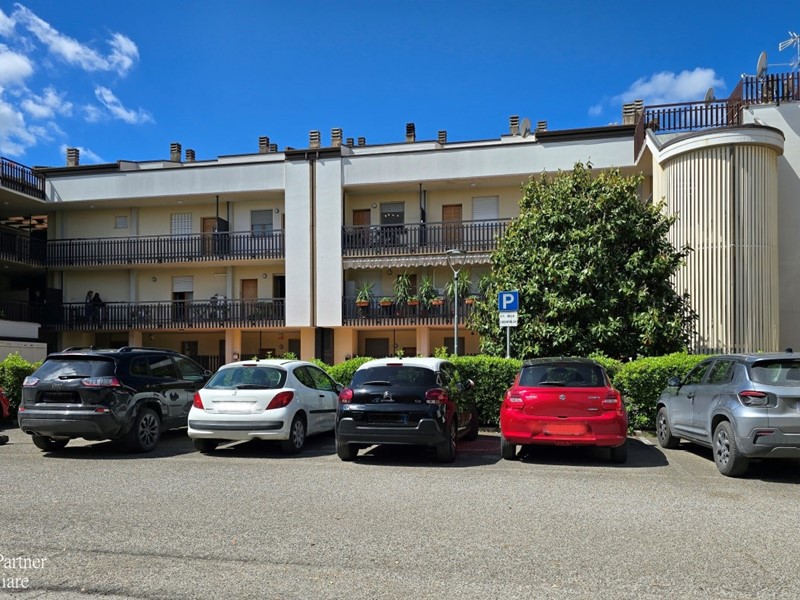 Appartamento in Vendita a Perugia, zona San Sisto, 130'000&euro;, 114 m², con Box
