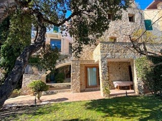 Casa Indipendente in Vendita a Sanremo, zona Coldirodi, 790'000€, 530 m², arredato, con Box
