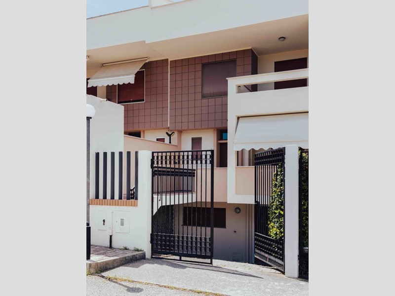 Casa Semi Indipendente in Vendita a Lanciano, 410'000€, 240 m², con Box