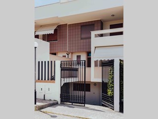 Casa Semi Indipendente in Vendita a Lanciano, 410'000€, 240 m², con Box