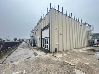 Capannone in Affitto a Soave, 2'000&euro;, 450 m²