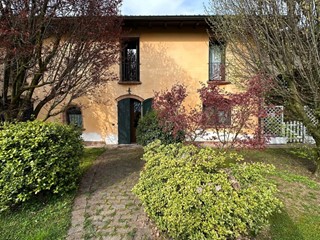 Casa Indipendente in Vendita a Cadeo, 250 m², con Box