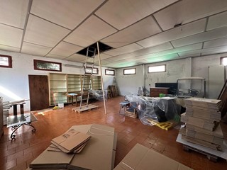 Capannone in Vendita a Cortemaggiore, 75'000€, 150 m²