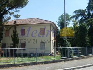 Casa Indipendente in Vendita a Cesena, zona Pievesentina, 240'000€, 340 m², con Box