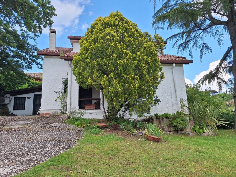 Casa Indipendente in Vendita a Rignano Flaminio, 245'000€, 180 m²