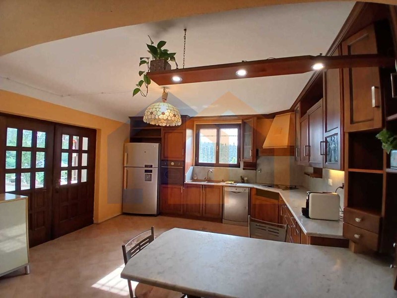 Casa Indipendente in Vendita a Altare, 270'000€, 250 m², con Box