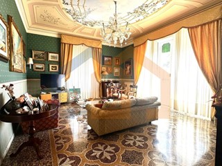 Appartamento in Vendita a Savona, 650'000€, 233 m²