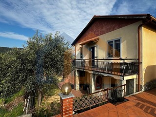 Casa Indipendente in Vendita a Noli, 320'000€, 181 m²