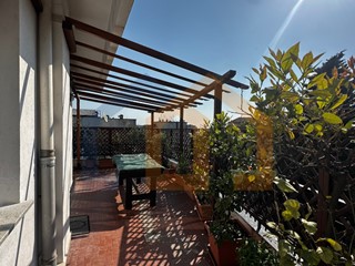 Appartamento in Vendita a Albissola Marina, 465'000€, 117 m², con Box