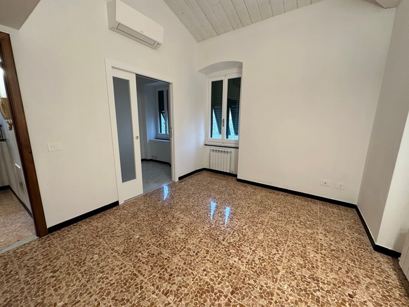 Ufficio in Affitto a Chiavari, zona Centro Storico, 300&euro;, 90 m²