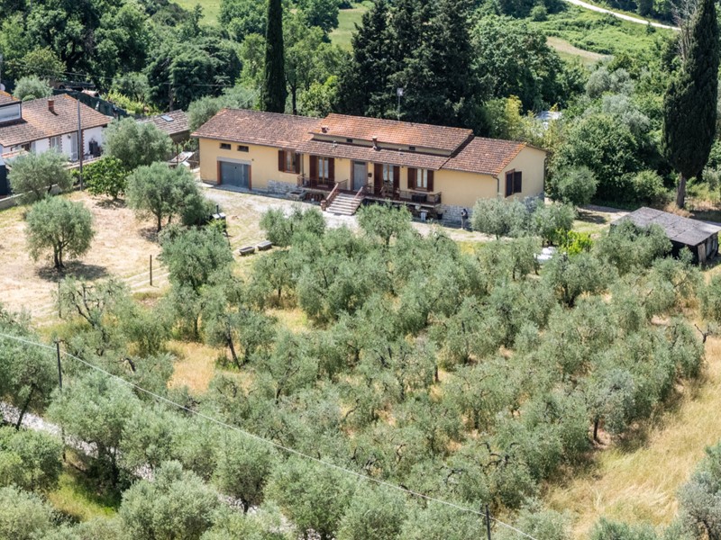Casa Indipendente in Vendita a Rapolano Terme, 300'000€, 250 m², con Box