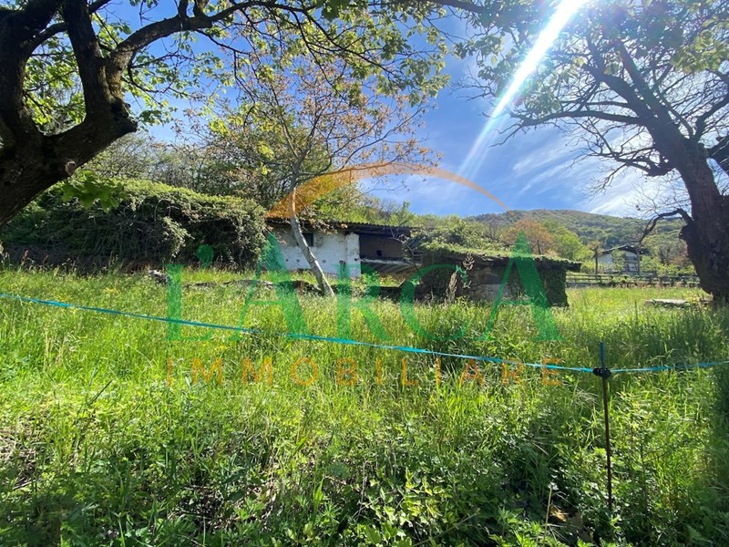 Rustico in Vendita a Sale Marasino, 1'180'000€, 2563 m²