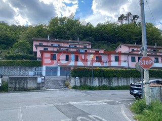 Casa Semi Indipendente in Vendita a Follo, zona Pian di Follo, 220'000€, 145 m², con Box