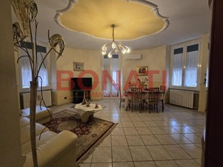 Quadrilocale in Vendita a La Spezia, zona Periferia Est, 250'000€, 143 m²