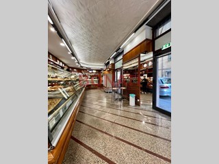 Immobile commerciale in Affitto a La Spezia, zona Centro, 3'000€, 210 m²