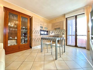 Trilocale in Vendita a Cecina, 215'000€, 65 m², arredato, con Box