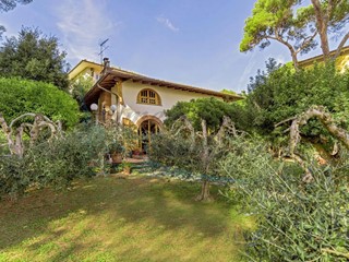 Casa Indipendente in Vendita a Rosignano Marittimo, zona Castiglioncello, 270 m², con Box