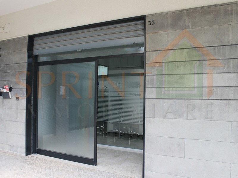 Ufficio in Vendita a Monopoli, 100'000€, 95 m²