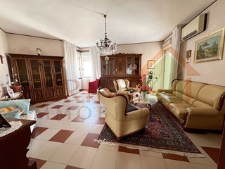 Quadrilocale in Vendita a Monopoli, 280'000€, 143 m², con Box