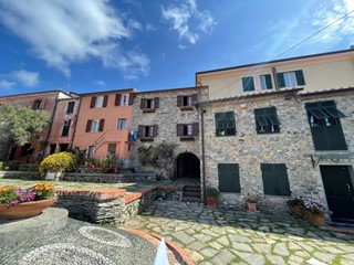 Appartamento in Vendita a Ameglia, zona Montemarcello, 330'000€, 114 m²