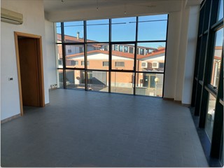 Ufficio in Vendita a Sarzana, 58 m²