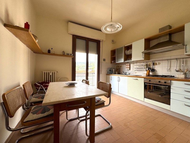Quadrilocale in Vendita a Vaiano, 175'000€, 100 m², con Box