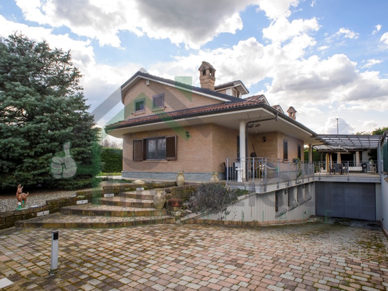 Casa Indipendente in Vendita a Rivarossa, 420'000€, 300 m²