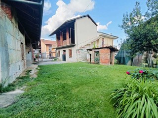 Capannone in Vendita a Front, 25'000€, 500 m²